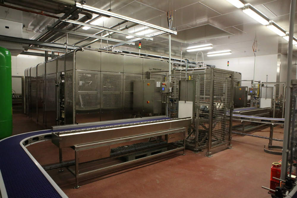 An installed HPP machine in a cold room